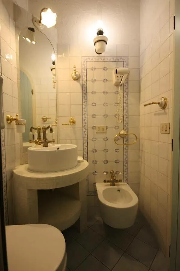 **  Hotel Andreina Roma Itália